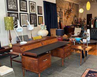 Come shop AN ORANGE MOON liquidation.
All Mid Century Modern & Vintage! Visit our website for more! estatesalegoddess.com