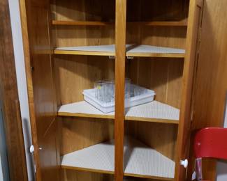 Corner cupboard