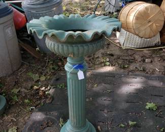 Iron pedestal planter