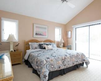 Gorgeous Henry Link Wicker king bedroom suite: two nightstands, king bed, long dresser