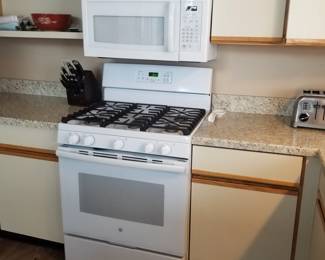 GE gas range & microwave oven detail