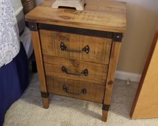Rustic 3-drawer chest