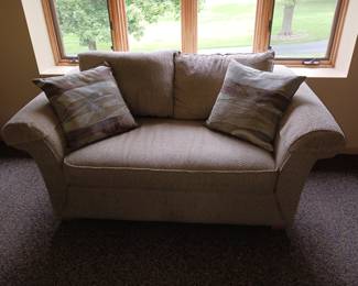 Lazyboy Loveseat. Great Shape!