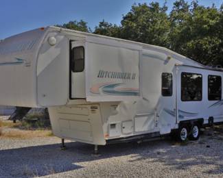 Nuwa Hitchhiker II fifth wheel RV
