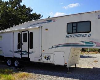 Nuwa Hitchhiker II fifth wheel RV