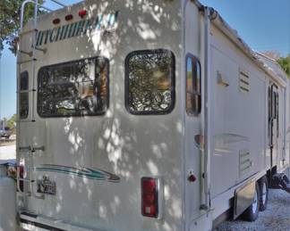 Nuwa Hitchhiker II fifth wheel RV
