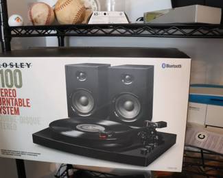 CROSLEY T100 - BLUETOOTH TURNTABLE WITH SPEAKERS