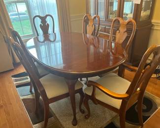 American Drew Table And Chairs 