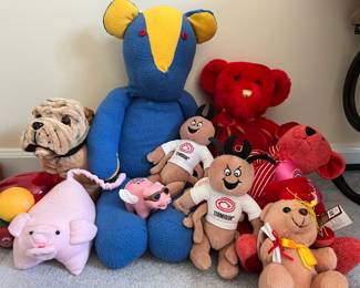 Childrens Stuffed Animals  approximately 8 stuffies