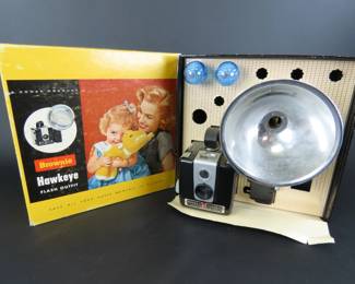 Vintage Brownie Hawkeye Flash Model Camera in Original Box with Flash and Flash Bulbs