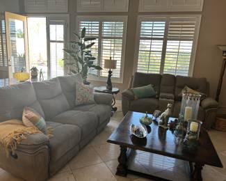 Couch and love seat. All end seats recline 