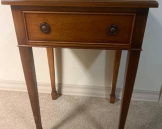 1900s Yorkshire House Inc Sheraton Solid Wood Side Table w/Drawer
