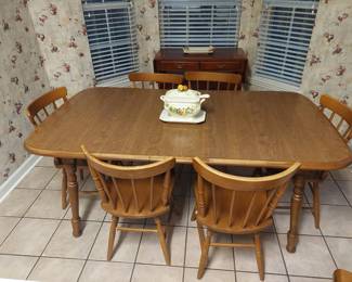 laminate kitchen/dining room table with 6 chairs