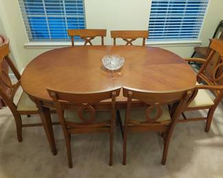 veneer dining room table with extra leaves with six chairs
