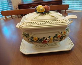 gravy boat with spoon