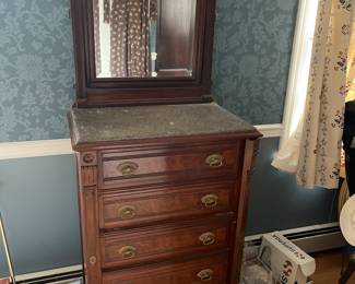 Dresser locks with side panels Fits in a smaller space