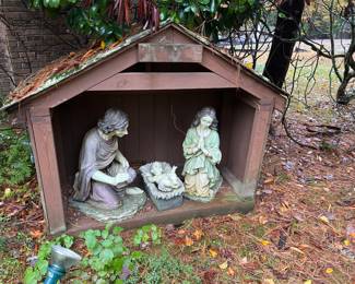 Outdoor manager scene/resin