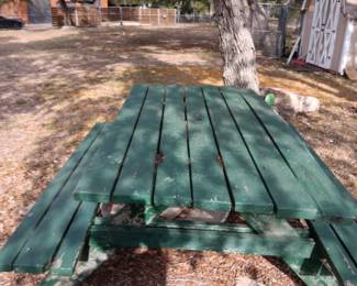 Picnic table