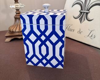 Home Accents blue and white wooden box with handle 6"H x 4"W
