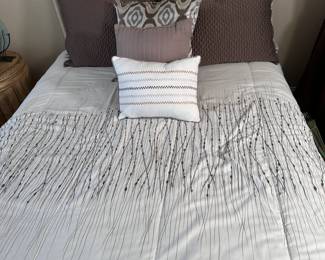 Full size ivory and brown comforter standard and accent pillows, good used condition