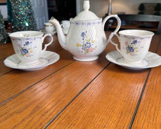 Nikko tableware teacups and teapot 5"h