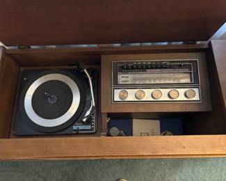 Looking down to Radio ( Slyvania stero)