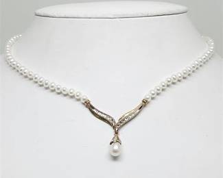 Lot 043  
Cultured Pearl and Diamond Drop Necklace