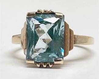 Lot 045  
Vintage 10K Yellow Gold Blue Green Topaz Ring