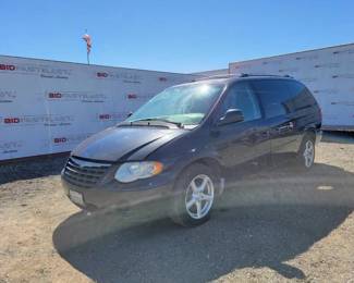 #320 • 2006 Chrysler Town & Country Van
