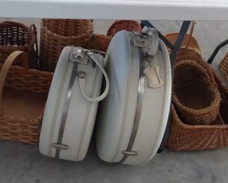 A few nice baskets and set of retro luggage. Fly me to the sky's.