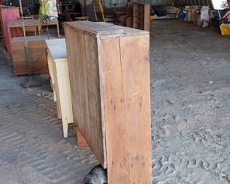 Here kitty. Please be carefully of all the barn cats. Check your vehicle before you leave. Some just love to go for rides
.