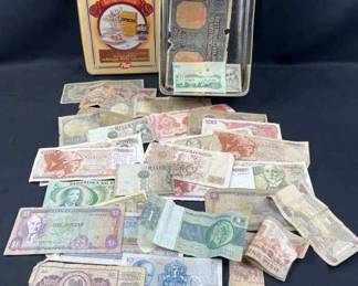 Tin Full of World Currency, Nice Mix