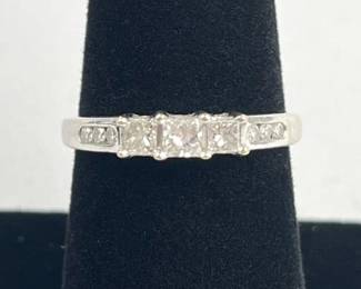 14K White Gold Diamond Engagement Ring