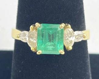 18K Yellow Gold Emerald & Diamond Ring
