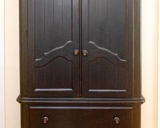 Solid Wooden 4 Piece Bedroom Set Chest of Drawers, Hutch / Armoire, 2 Matching Night Stands