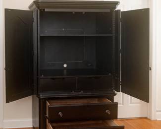 Solid Wooden 4 Piece Bedroom Set Chest of Drawers, Hutch / Armoire, 2 Matching Night Stands