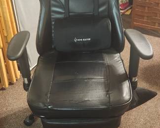 Comfy gaming/ office chair