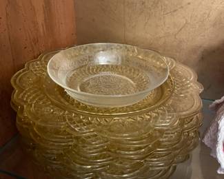 Vintage scalloped rim yellow depression glass - diamond cut.