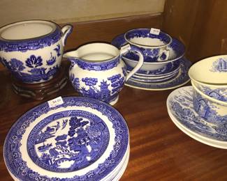 A variety of Blue Willow pattern pieces by different makers is available. 