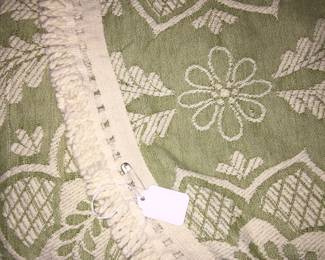 A cotton bedspread is sage that can be used in any season. 