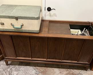 This is another, wider picture of the console stereo system.  