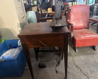 Sewing machine cabinet 