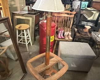 Vintage lamp. Needs a couple of pieces of glass or plexiglass 