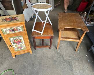 Small cabinet 
Accent tables 