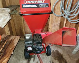 Troy-Bilt 10 HP chipper/shredder w Briggs & Stratton engine