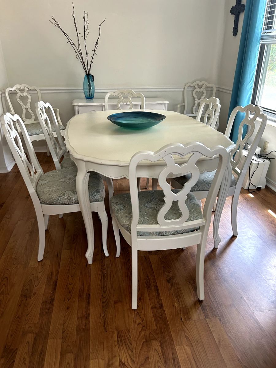 Dining table and 8 chairs
