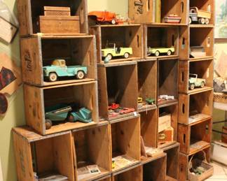 ANTIQUE TRUCKS, COLLECTIBLE PAPER GOODS, 7 UP CRATES,