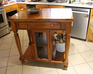 KITCHEN ISLAND