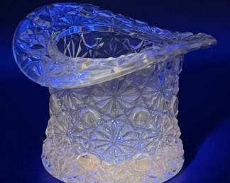 Fenton Daisy & Buttons Toothpick Glass Top Hat, UV Reactive
