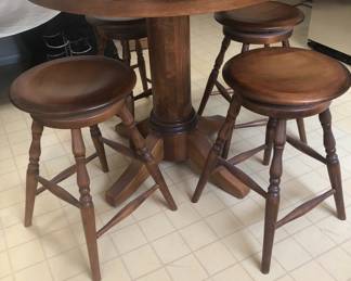 ROUND TABLE AND STOOLS